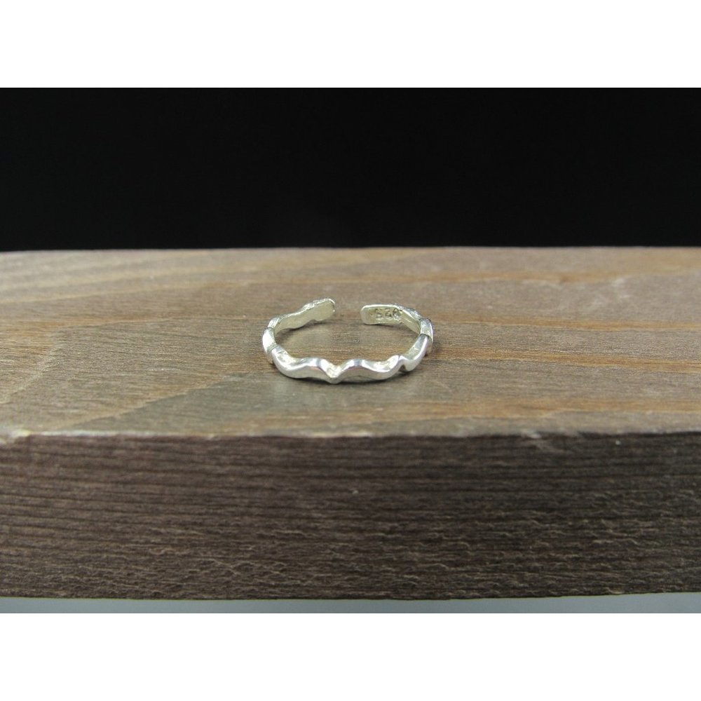 Size 2.5 Sterling Silver Tarnished Tiny Wave Open Toe Band Ring